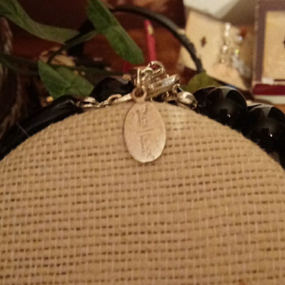 Macys white house chocker - Picture 2 of 8
